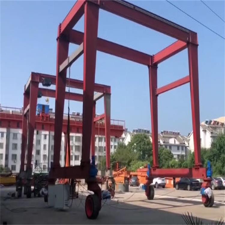 移動(dòng)式集裝箱龍門(mén)吊的應(yīng)用場(chǎng)景