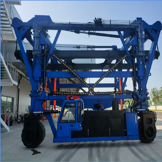 跨運(yùn)車(chē)如何實(shí)現(xiàn)長(zhǎng)久時(shí)間作業(yè)？