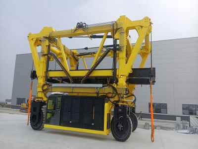 跨運車成為多行業作業的核心支撐設備。